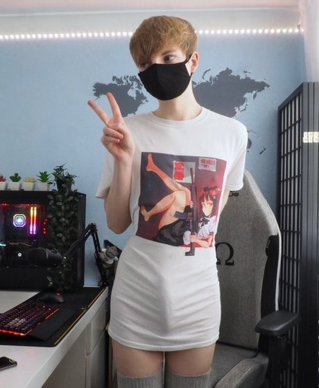 Naakte gelekte OnlyFans-foto van Fawnykid