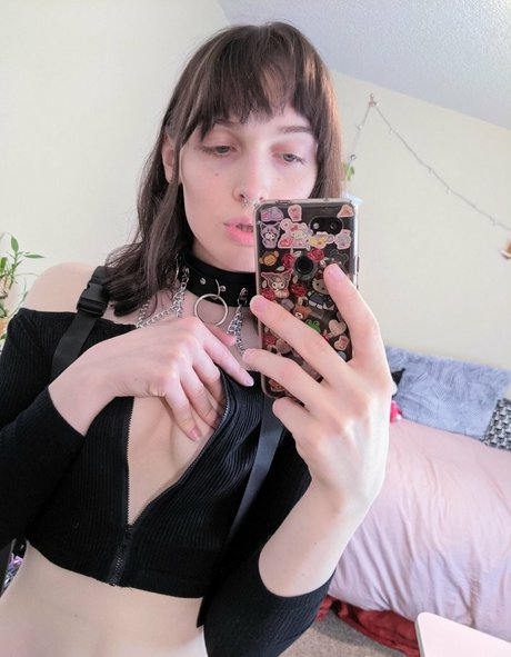 Naakte gelekte OnlyFans-foto van Lovebitelola