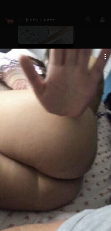 Naakte gelekte OnlyFans-foto van Jenna Sinatra