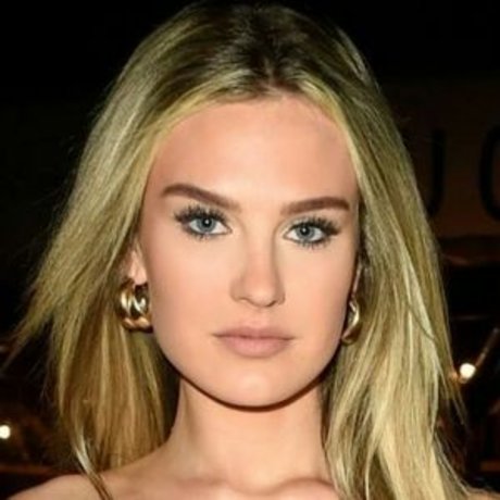 Naakte gelekte OnlyFans-foto van Amelia Bell