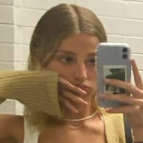 Naakte gelekte OnlyFans-foto van Indizzle