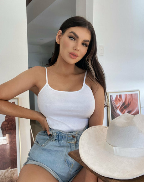 Naakte gelekte OnlyFans-foto van Nicolethorne