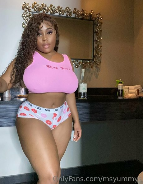 Naakte gelekte OnlyFans-foto van Msyummys