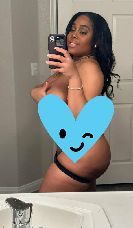 Naakte gelekte OnlyFans-foto van Msyummys