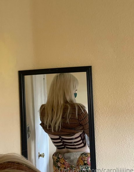 Naakte gelekte OnlyFans-foto van Caroliiiiine