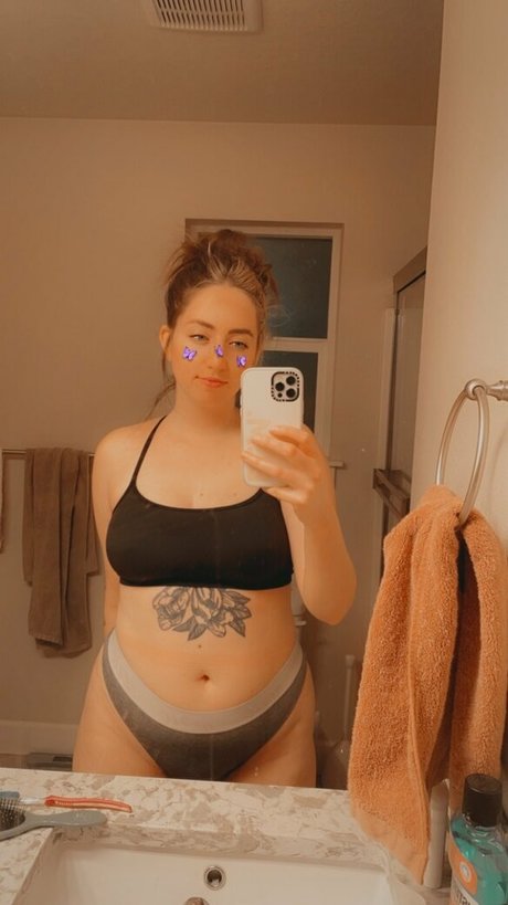 Naakte gelekte OnlyFans-foto van Caroliiiiine