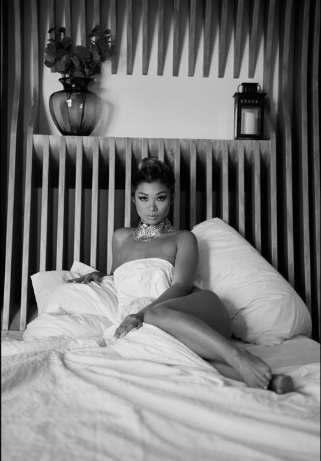 Naakte gelekte OnlyFans-foto van Naomi Black