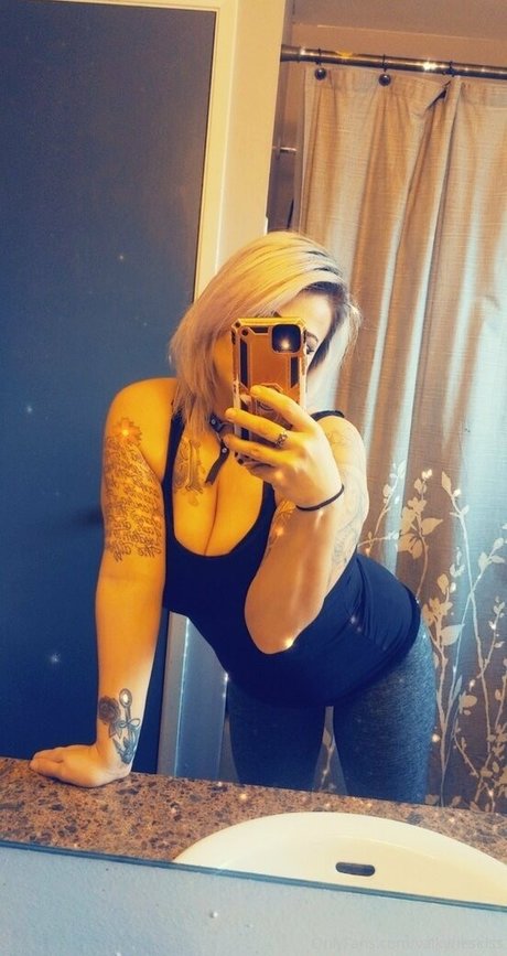 Naakte gelekte OnlyFans-foto van Valkyrieskiss
