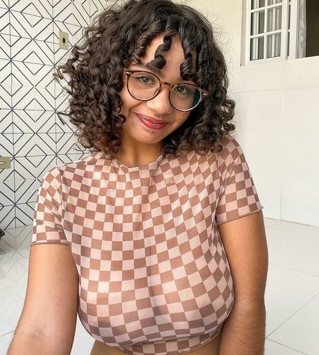 Naakte gelekte OnlyFans-foto van Misato