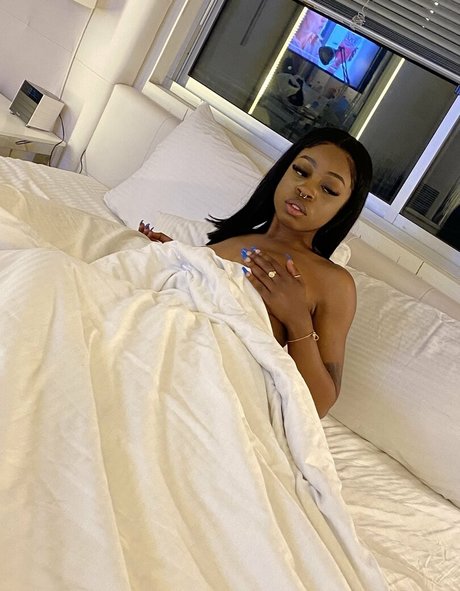 Naakte gelekte OnlyFans-foto van Brittxolondon