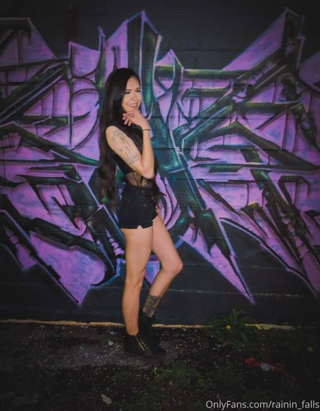 Naakte gelekte OnlyFans-foto van Raininfalls
