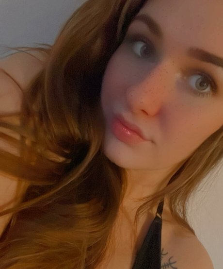 Naakte gelekte OnlyFans-foto van Ella Estrid