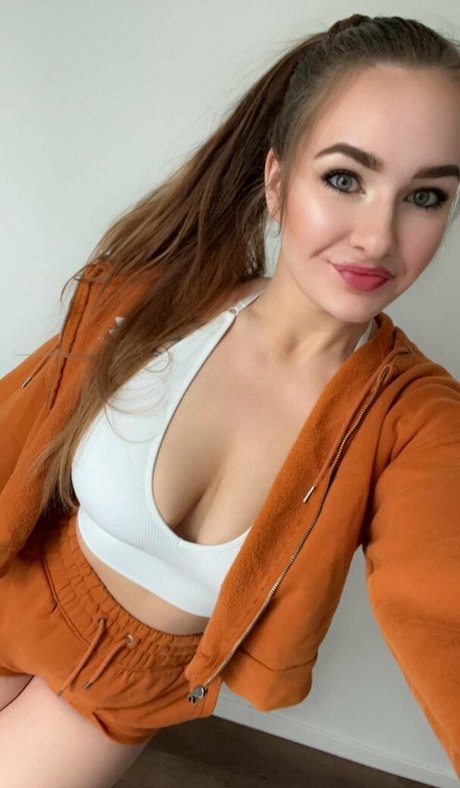 Naakte gelekte OnlyFans-foto van Ella Estrid
