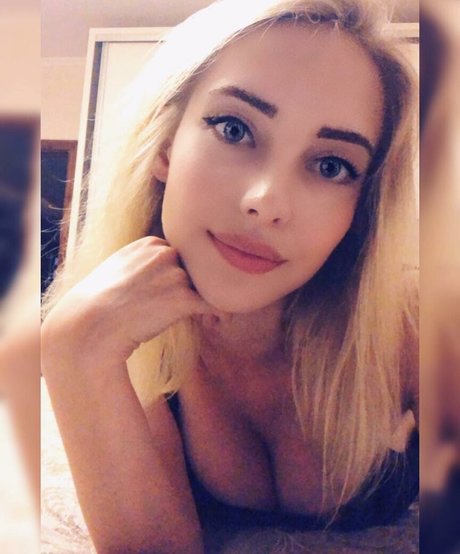Naakte gelekte OnlyFans-foto van Alissa Strekozova