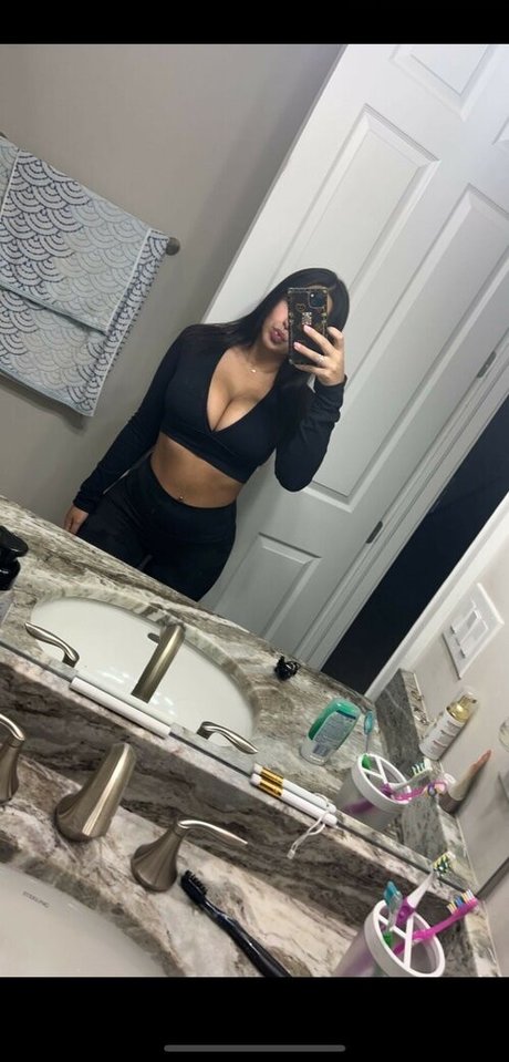 Naakte gelekte OnlyFans-foto van Emma Petisco