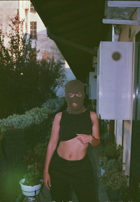 Naakte gelekte OnlyFans-foto van Larajuice