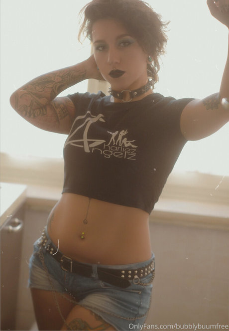 Naakte gelekte OnlyFans-foto van Bubblybuumfree