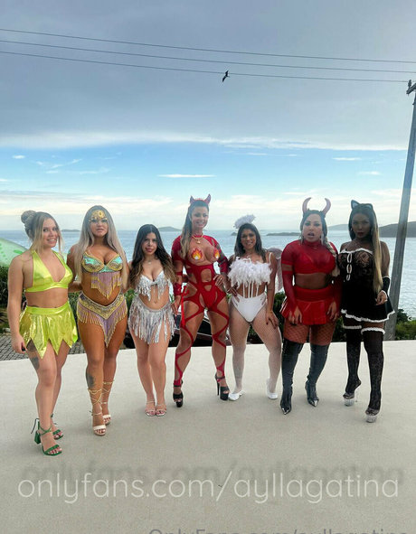 Naakte gelekte OnlyFans-foto van Ayllagatina