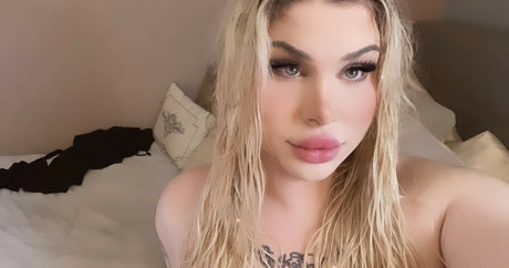 Naakte gelekte OnlyFans-foto van Angie Bellucci