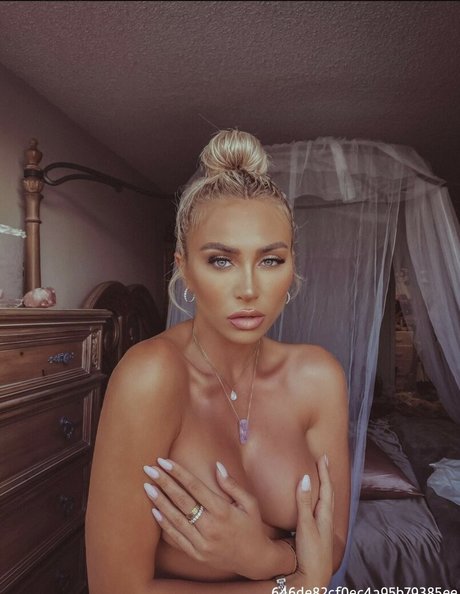 Naakte gelekte OnlyFans-foto van Khloe Terae