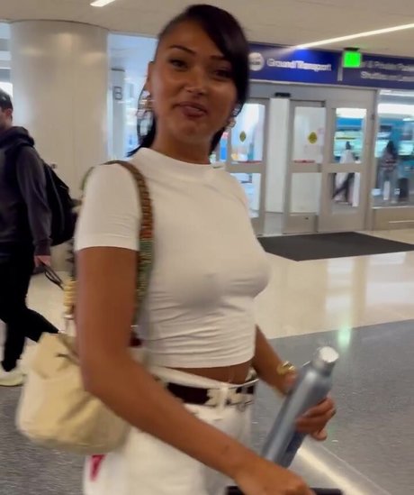Naakte gelekte OnlyFans-foto van Joy Crookes