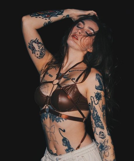 Naakte gelekte OnlyFans-foto van Thesarahmariee