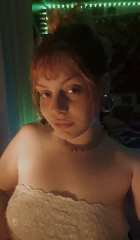 Naakte gelekte OnlyFans-foto van Luma Ferrari