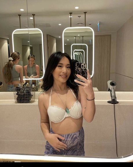 Naakte gelekte OnlyFans-foto van Ara Chun