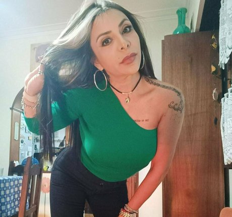 Naakte gelekte OnlyFans-foto van Horniemommyfree