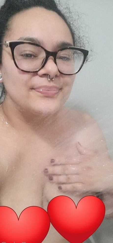 Naakte gelekte OnlyFans-foto van Lucysemporium