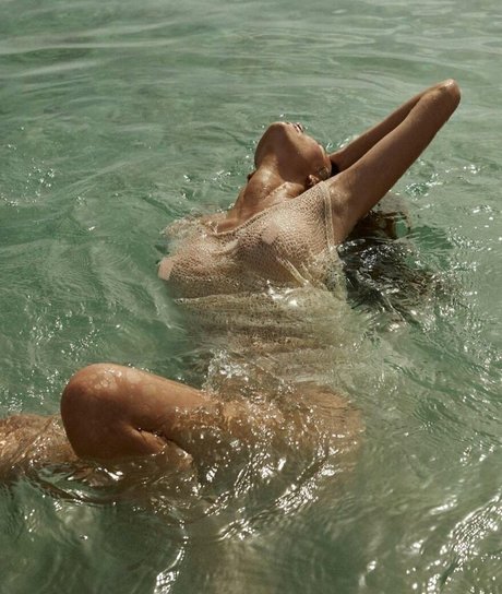 Naakte gelekte OnlyFans-foto van Sienna Raine Schmidt