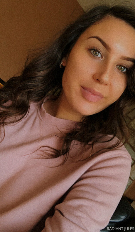 Naakte gelekte OnlyFans-foto van Radiantjules