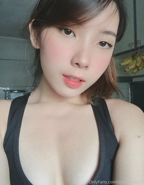 Naakte gelekte OnlyFans-foto van Amberbaby7