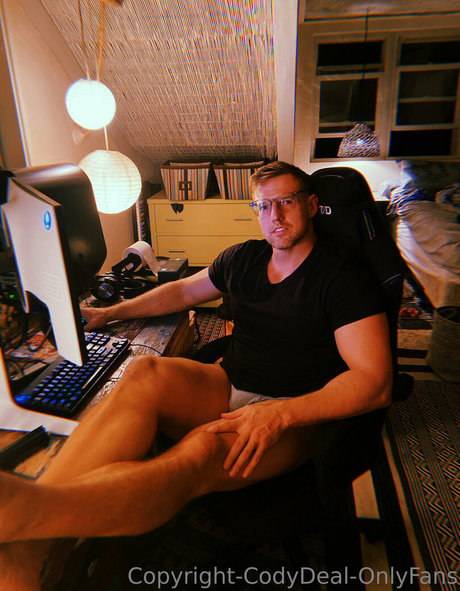 Naakte gelekte OnlyFans-foto van Codydealfree