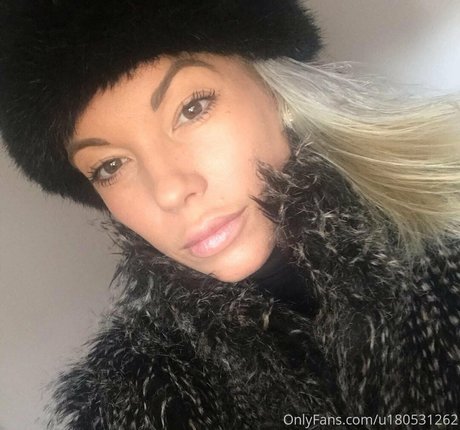 Naakte gelekte OnlyFans-foto van Britishbethany