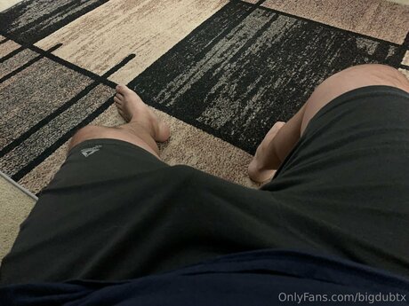Naakte gelekte OnlyFans-foto van Mr Bush