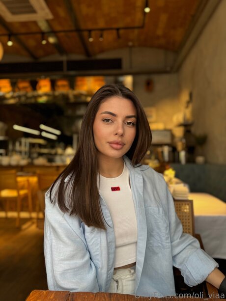 Naakte gelekte OnlyFans-foto van Oli Viaa