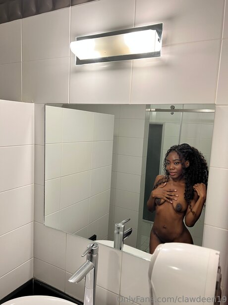 Naakte gelekte OnlyFans-foto van Clawdeen19