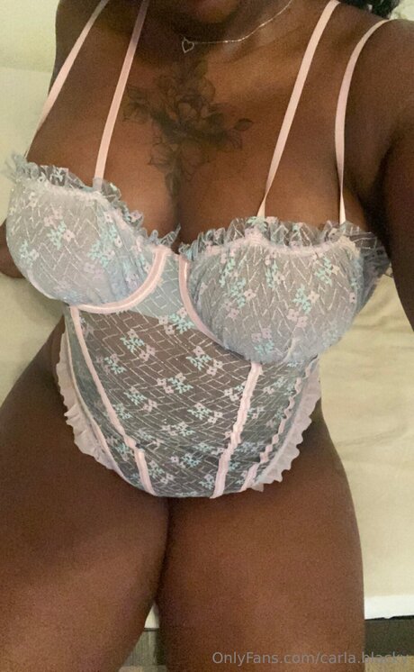 Naakte gelekte OnlyFans-foto van Carla Blacky