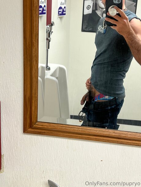 Naakte gelekte OnlyFans-foto van Pupryo