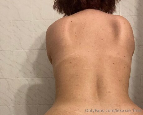 Naakte gelekte OnlyFans-foto van Lexxxie Free