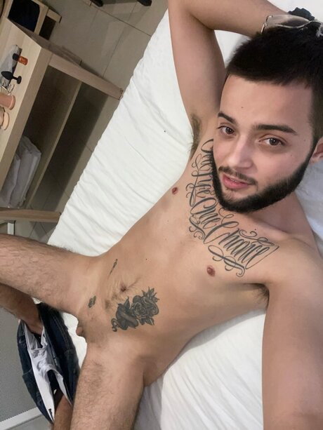Naakte gelekte OnlyFans-foto van Eduleaot