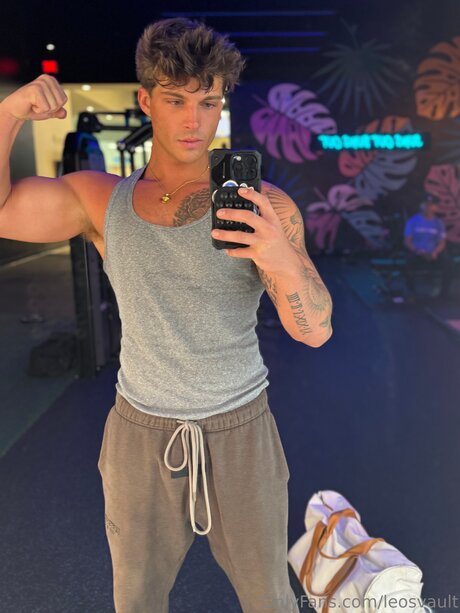 Naakte gelekte OnlyFans-foto van Leosvault