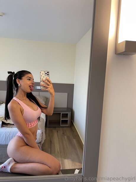 Miapeachygirl