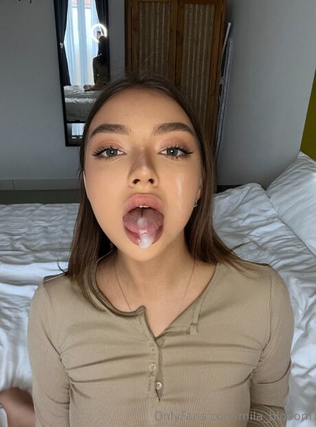 Naakte gelekte OnlyFans-foto van Mila Blooom