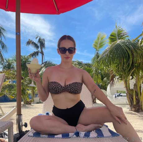 Naakte gelekte OnlyFans-foto van Luna Lex Gina