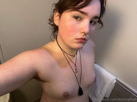 Naakte gelekte OnlyFans-foto van Tslolafree