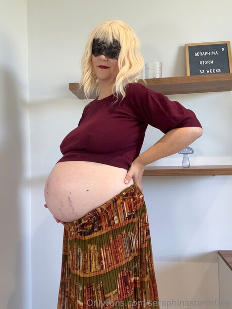 Naakte gelekte OnlyFans-foto van Seraphinastormfree