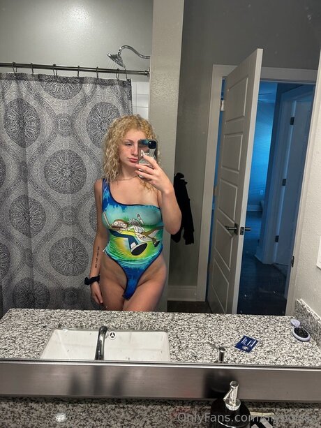 Naakte gelekte OnlyFans-foto van Alybolssa