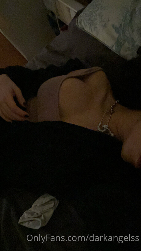 Naakte gelekte OnlyFans-foto van Darkangelss